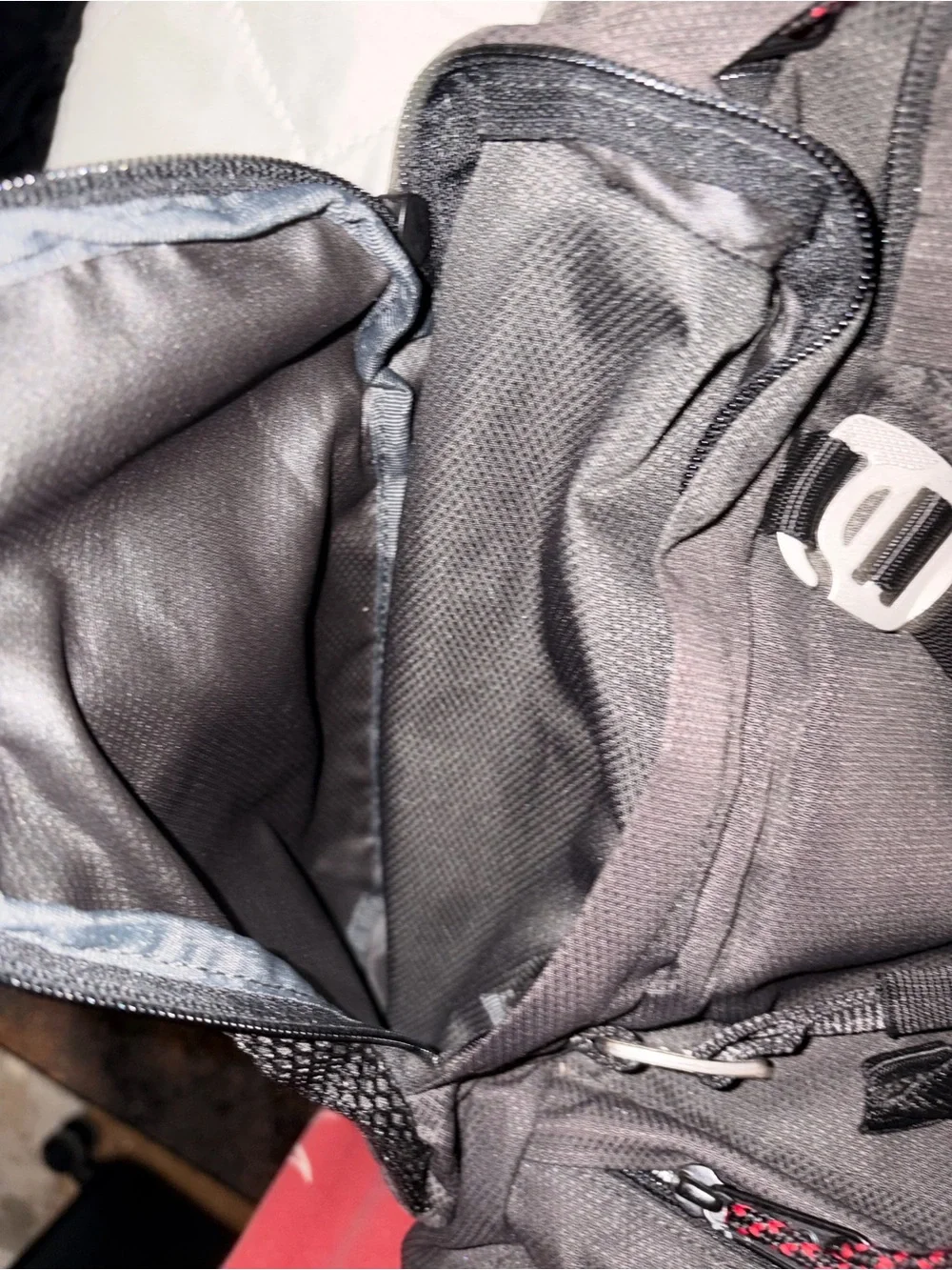 Jansport Growler Backpack 1705cu. Hold 15" Laptop Or 3L Hydration Bladder - Picture 8 of 9